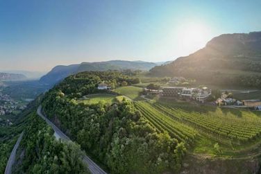 Hotel Tenz (Montan) im Sommer