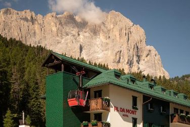 Hotel Fil da Mont  (Wolkenstein) im Sommer