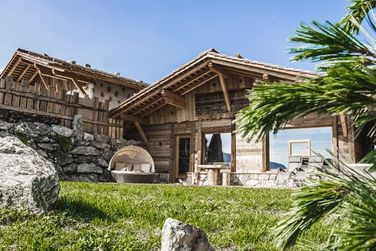 Chalet Resort zu Kirchwies (Lajen) im Sommer