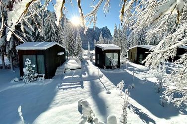 SkyView Chalets (Toblach) im Winter