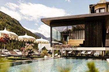 Alpin Garden Luxury Maison & SPA (St. Ulrich) im Sommer