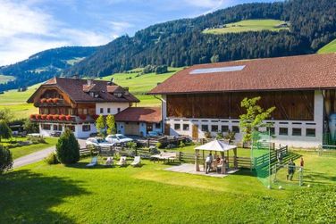 Rainerhof (Niederdorf) im Sommer