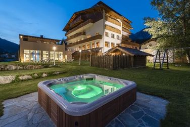 Ortlerspitz Vital Hotel (Graun / St. Valentin auf der Haide) im Sommer