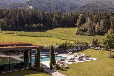 Hotel Petrus (Bruneck / Reischach) im Sommer