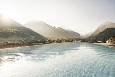 Excelsior Dolomites Life Resort (St. Vigil in Enneberg) im Sommer