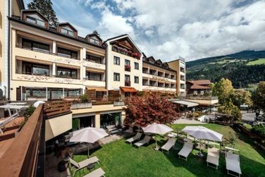 Alpine City Wellness Hotel Dominik (Brixen) im Sommer