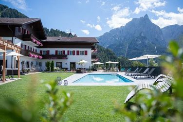 Hotel Ortler (Castelrotto / San Valentino) in estate