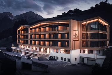 Berghotel Zirm (Olang / Geiselsberg) im Sommer
