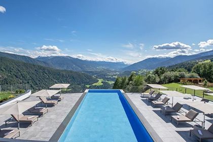Panoramahotel Huberhof (Rio di Pusteria / Maranza) in estate