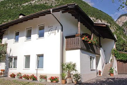 Haus Greif (Margreid) im Sommer