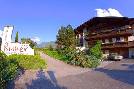 Garni Rinner (Laces) in estate