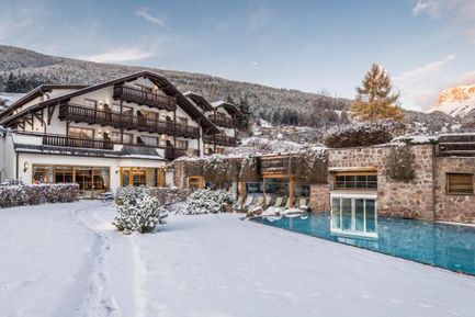 Hotel Engel (St. Ulrich) im Winter