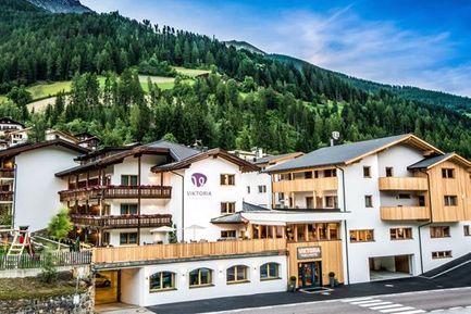 Familienhotel Viktoria (Ulten / St. Walburg) im Sommer