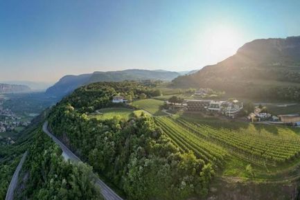 Hotel Tenz (Montan) im Sommer