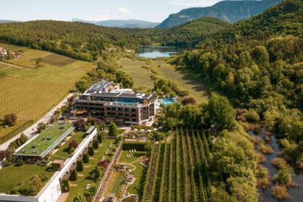 Gartenhotel Moser (Eppan / Montiggl) im Sommer