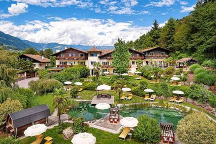 Alpwellhotel Burggräfler (Tisens bei Meran) im Sommer