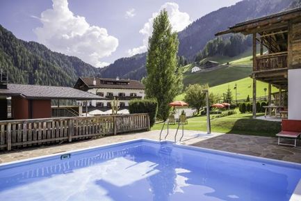 Hotel Platz (Castelrotto / Bulla) in estate