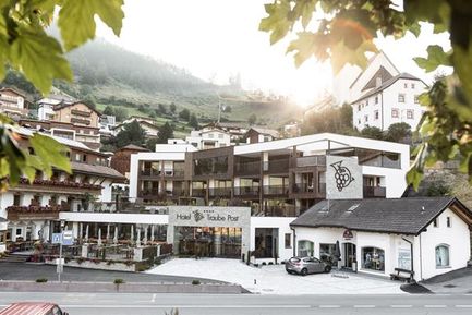 Aktiv & Wellnesshotel Traube Post (Curon / Resia) in inverno