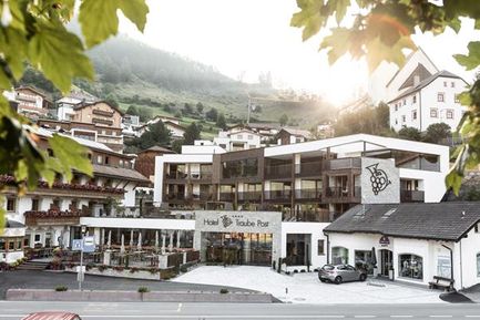 Aktiv & Wellnesshotel Traube Post (Graun / Reschen) im Sommer