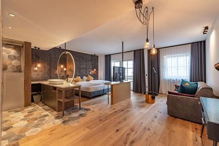 Gasthof Goldene Traube (Tramin) im Sommer