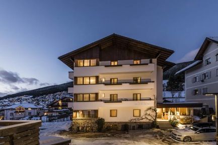 Garni Hotel B&B Villa Angelino (St. Ulrich) im Winter