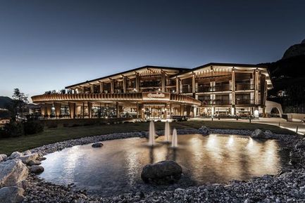 Hotel Granbaita Dolomites (Wolkenstein) im Sommer