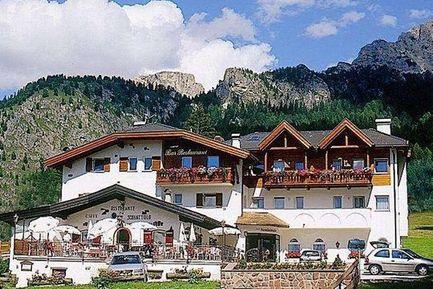 Hotel Scoiattolo (Wolkenstein) im Winter