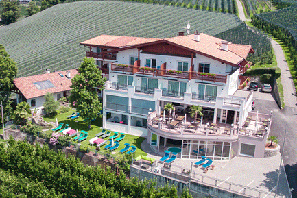 Bellavista Hotel Meinhardt (Scena) in estate