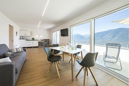 Aparthotel Graf Hartwig (Schenna) im Sommer