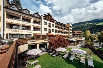 Alpine City Wellness Hotel Dominik (Brixen) im Sommer