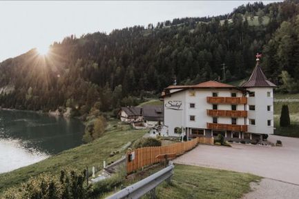 Hotel Seehof (Monguelfo-Tesido / Monguelfo) in estate