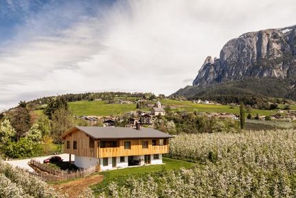 Neuhuberhof (Völs am Schlern) im Sommer