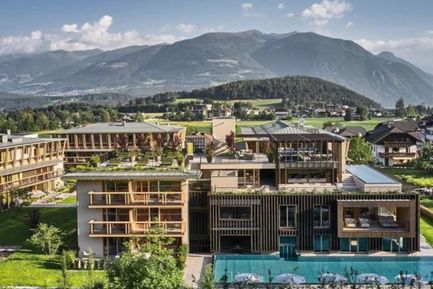 Falkensteiner Hotel Kronplatz (Brunico / Riscone) in estate