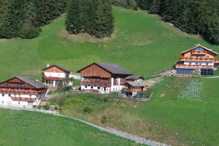 Oberhof (Vintl) im Sommer