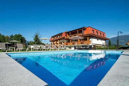 Hotel Reischach (Bruneck / Reischach) im Sommer