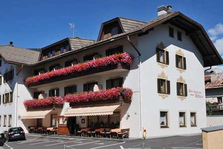 Hotel Urthaler (Dobbiaco) in estate