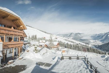 Almhotel Lenz (Olang) im Winter