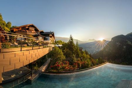 Charme Hotel Uhrerhof Dëur  (St. Ulrich / Pufels) im Sommer
