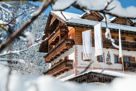 Hotel Corona (St. Vigil in Enneberg) im Winter