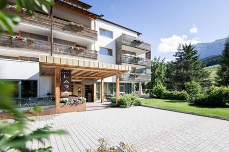 Alpine Hotel Ciasa Lara (Badia / La Villa) in estate