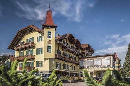 Hotel Cristallo (Dobbiaco) in estate