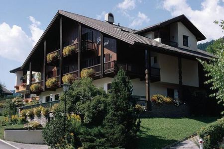 Garni Ingrid (Toblach) im Sommer