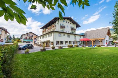 Hotel Nocker (Dobbiaco) in estate