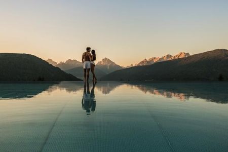 Alpen Tesitin Panorama Wellness Resort  (Welsberg-Taisten / Taisten) im Sommer