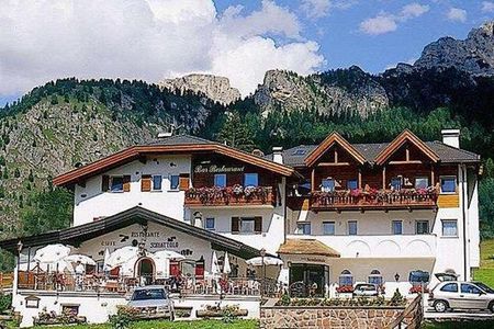 Hotel Scoiattolo (Selva di Gardena) in estate