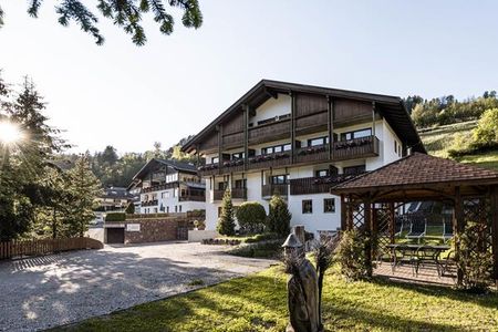 Raschötzhof - Villnöss (Val di Funes / San Pietro) in estate