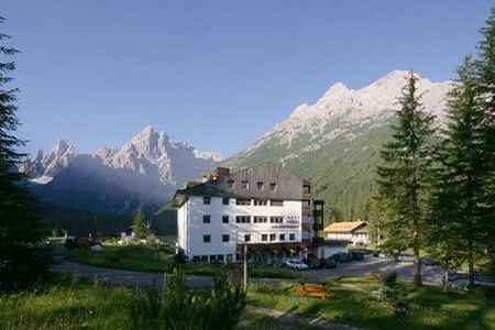 Hotel Dolomitenhof (Sesto / Val Fiscalina) in estate