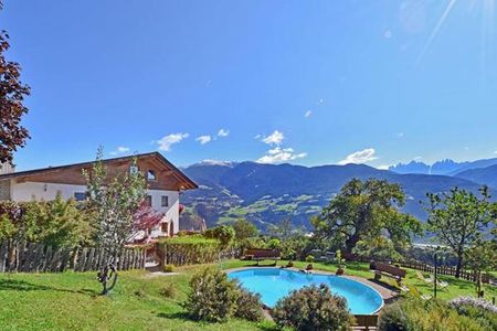 Saderhof (Brixen) im Sommer