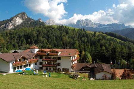 Hotel Dolomiti Lavina Bianca (Tires) in estate