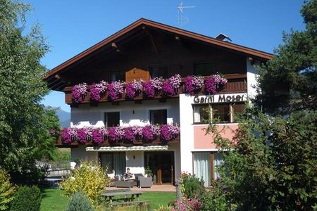 Appartements Garni Moser (Olang / Mitterolang) im Sommer